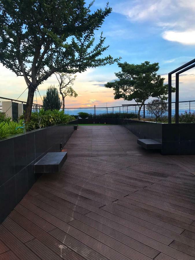The Astra Suites Τσιάνγκ Μάι Εξωτερικό φωτογραφία