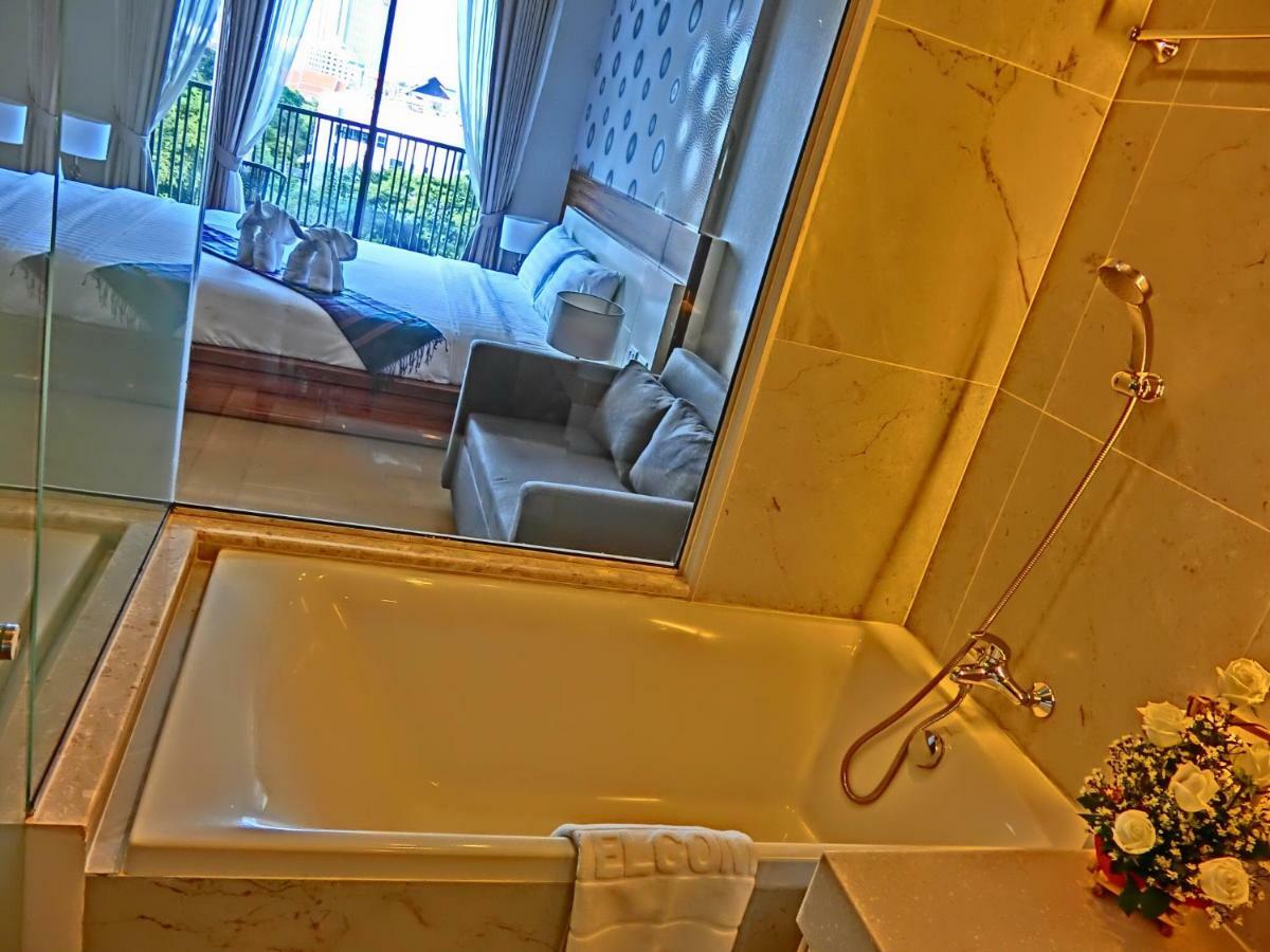 The Astra Suites Τσιάνγκ Μάι Εξωτερικό φωτογραφία